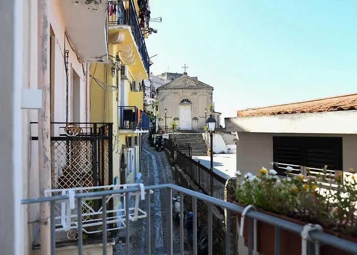 Signora Tita Chianalea - Panzió Scilla